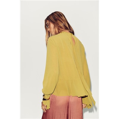 FLOWING RUFFLED BLOUSE