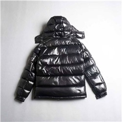 Теплая зимняя куртка пуховик Moncle*r с глянцевой поверхностью