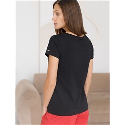 Базовая футболка из премиального хлопка с V образным вырезом