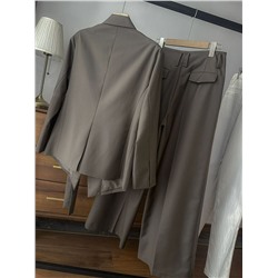 Брючный костюм отличного качества