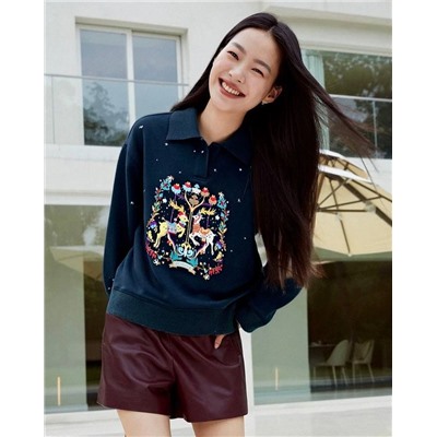 Женская толстовка с воротником поло и вышитым принтом