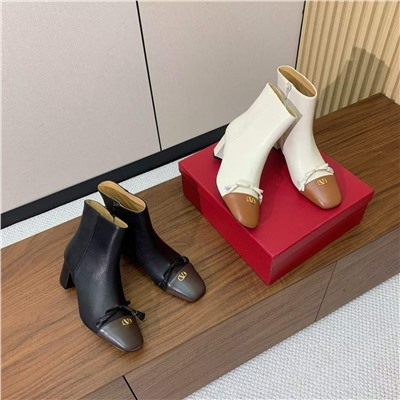 Женские ботинки челси на толстом каблуке с маленькими V-образными пряжками