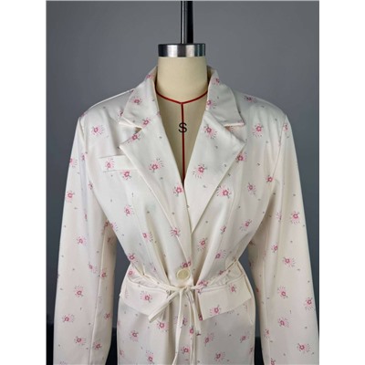 Симпатичный весенний пиджак