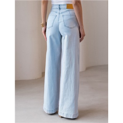 Джинсы-трубы из эластичного денима