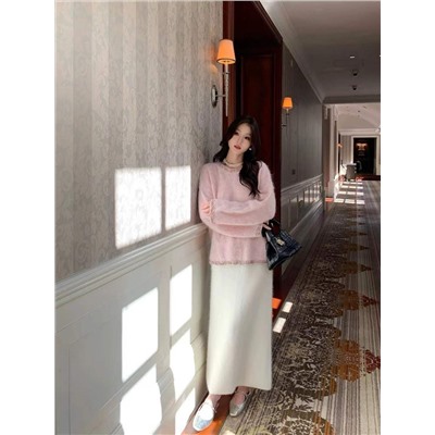 Очень красивый легкий женский пуловер из смесовой шерсти