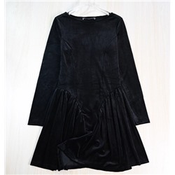 Бархатное платье с круглым вырезом и длинными рукавами