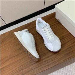 Брунелл* Кучинелл*】повседневные кроссовки. Верх выполнен из импортной воловьей и воловьей кожи. Аксессуары-цепочки из бисера ручной работы! Внутренняя набивка из саржевого хлопка высокой плотности и оригинальная формованная подошва!