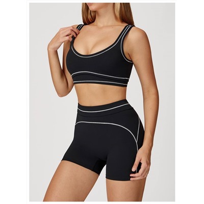 Легкий женский спортивный костюм