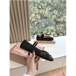 верхняя версия Miu Miu полые тканые туфли Miu Miu женские атласные балетки с бантом, украшенные бантом, эксклюзивная высокая версия Miu Mi*2025, весна с плоским низом, разработка Zp,