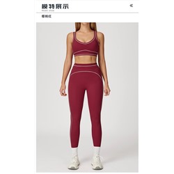 Легкий женский спортивный костюм