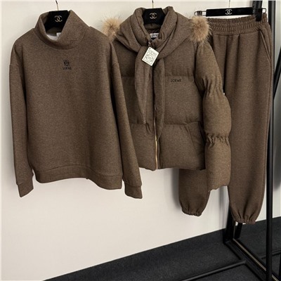 Новый теплый костюм-тройка с теплой курткой со съемным капюшоном с мехом  LOEW*E