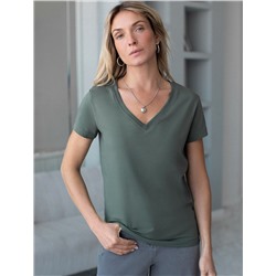 Футболка из премиального хлопка с V-образным вырезом