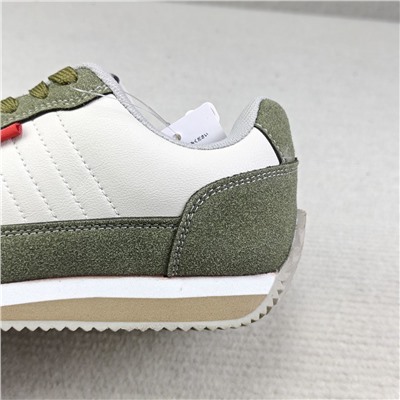 Женские спортивные кроссовки