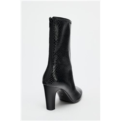 TEXTURED HEELED ANKLE BOOTS