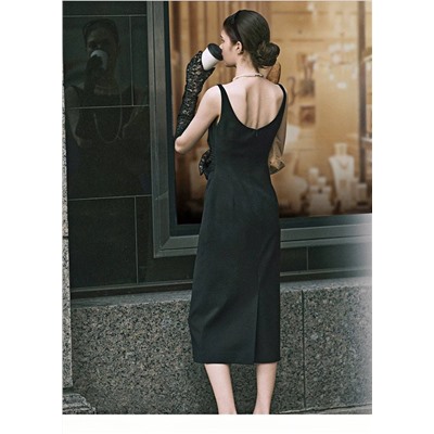 Женское платье с защипами а области талии