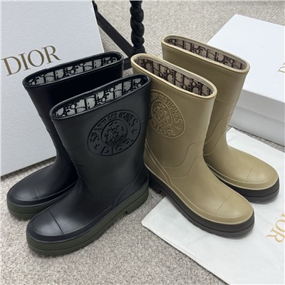 Стильные резиновые сапоги ДИО*Р