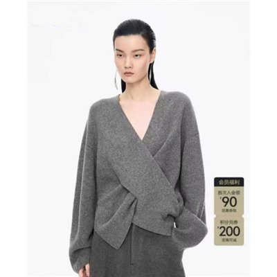 Свитер-пуловер с нишевым дизайном КО*С