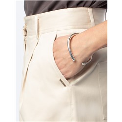 Шорты-бермуды с защипами