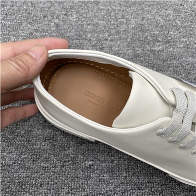 Подлинная основная линия GIORGIOARMANI (Giorgio Armani). 1: Ткань изготовлена ​​из импортной итальянской телячьей кожи: высококачественная обувь и одежда бренда: логотип, тисненый на пятке: материалы и производственные процессы на месте. 2: подкладка из телячьей кожи (синхронизация подошвы), открытая стелька, межподошва также изготовлена ​​из итальянской кожи высотой с дерево с тисненым запатентованным логотипом Хью. 3: Подошва изготовлена ​​из резинового белого мешка, черного цвета, произведена профессиональной фабрикой, нижний рисунок выполнен из полос с противоскользящим и износостойким эффектом, а оригинальная доска разработана и изготовлена, и поставляется оригинальная упаковка. . Упаковано в оригинальную коробку, в комплекте с бирками.