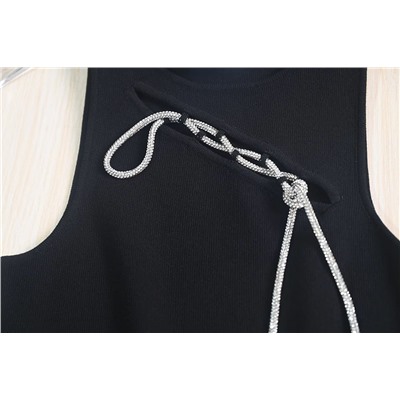 Трикотажный топ с круглым вырезом и вырезом на груди с декоративным шнурком из страз. Экспорт