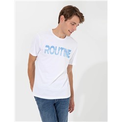 Beyaz Slim Fit Baskılı Bisiklet Yaka Tişört