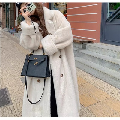 Шубка, очеееень мягкая😍 немного мех помятый, довольно толстая.