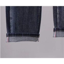 Мужские джинсы Calvin Klein  Реплика 1:1 с использованием оригинальной фурнитуры (пуговицы, молния, задняя кожаная бирка с буквами) Высококачественный материал: хлопок с эластаном