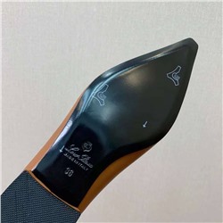 Туфли на маленьком каблуке с элегантным глубоким вырезом Lor*o Pian*a   Реплика 1:1