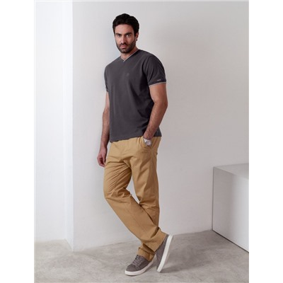 Футболка с V-вырезом из премиального хлопка с эластаном