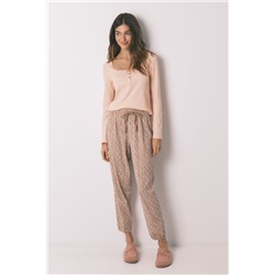 Conjunto de zapatillas y pijama