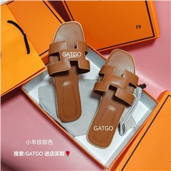 Летние сандали на плоской подошве