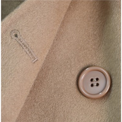 Элегантное двубортное шерстяное пальто