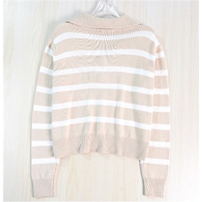 Женский трикотажный свитер в полоску