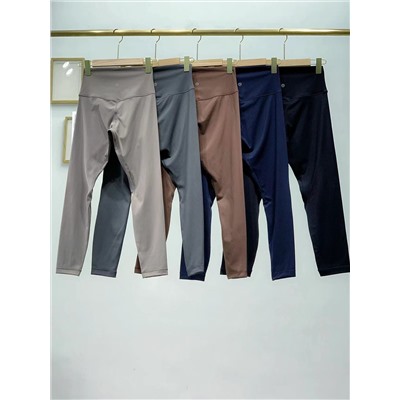 Женские спортивные леггинсы с завышенной талией Align™™ и брюки для йоги телесного цвета, которые превращают фитнес и йогу в элемент городской культуры. Классические брюки для йоги Lulu стали популярными в спортивной и развлекательной моде. Они доступны в пяти цветах. . Незаменимый цвет для повседневного использования. Широкая талия, мягкая на ощупь, обеспечивает комфортную защиту и уменьшает чувство стеснения. Ткань Nulu™ легкая и гладкая, создает ощущение, что вы ничего не носите. Высокоэластичная ткань с добавлением спандекса Lycra® позволяет свободно растягиваться во время тренировки. В поясных карманах можно хранить ключи или карточки, чтобы их было удобно хранить и тренироваться. На спине имеется небольшая светоотражающая этикетка 3M с логотипом бренда,