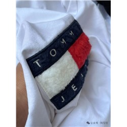 Футболка с объемным лого посередине груди TOMMY JEAN*S ОРИГИНАЛ!