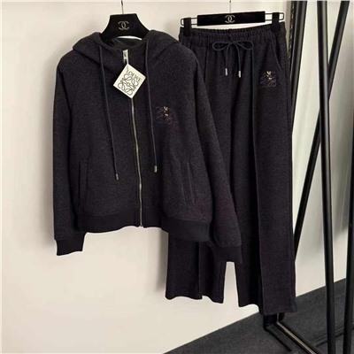 Женский костюм  LOEW*E