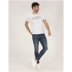 Beyaz Slim Fit Baskılı Bisiklet Yaka Tişört