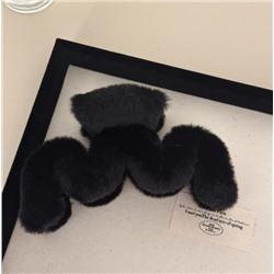 Пушистый крабик для волос