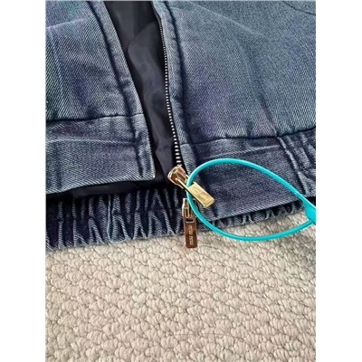 Демисезонная джинсовая куртка бомбер с капюшоном  Mi*u Mi*u  Унисекс модель