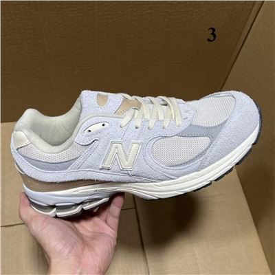 Редкая модель кроссовок  N*B  2002R