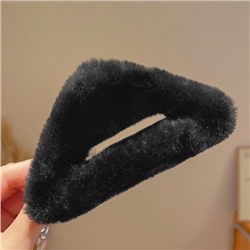 Пушистый крабик для волос