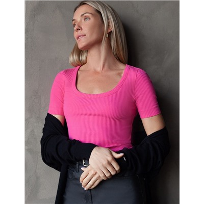 Футболка из трикотажа в широкий рубчик