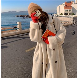 Шубка, очеееень мягкая😍 немного мех помятый, довольно толстая.