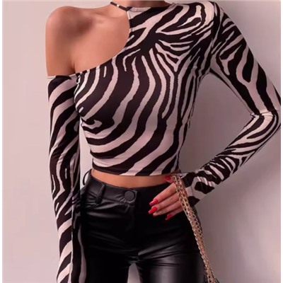 Сексуальный топ с открытыми плечами и косым воротником с зебровым принтом