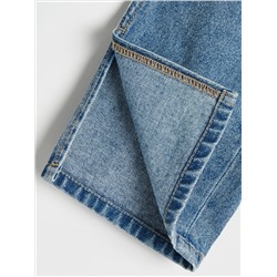 Vaqueros straight con aberturas en el bajo