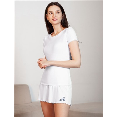 Короткие шорты на резинке с вышивкой из фактурного трикотажа в мелкий рубчик