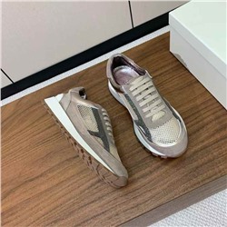 Брунелл* Кучинелл*】повседневные кроссовки. Верх выполнен из импортной воловьей и воловьей кожи. Аксессуары-цепочки из бисера ручной работы! Внутренняя набивка из саржевого хлопка высокой плотности и оригинальная формованная подошва!