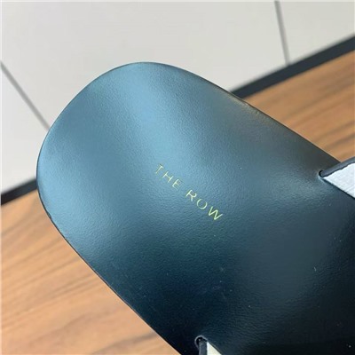 Женские шлепки через палец на плоской подошве  ЗЕ РО*У