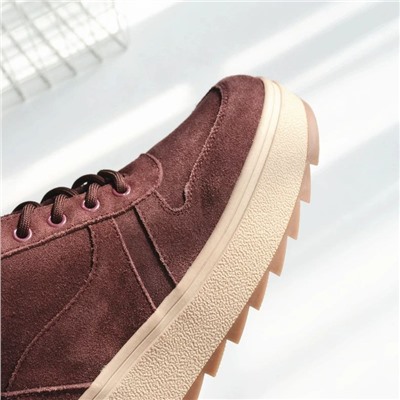 Женские замшевые ботинки