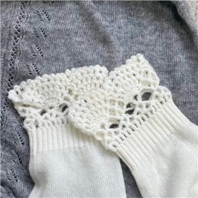 Нежный женский кардиган с отделкой кружевом ручной работы